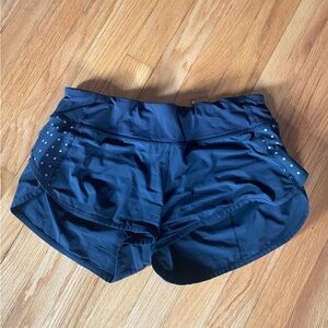 Lulu black speed up short size 6